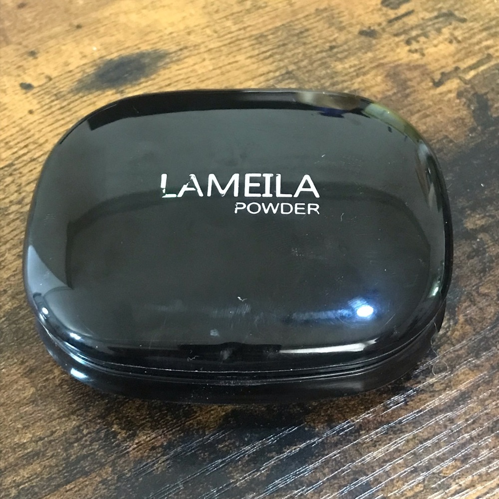 Powder Cake Compact - White Pressed Powder - Picture 2 of 6